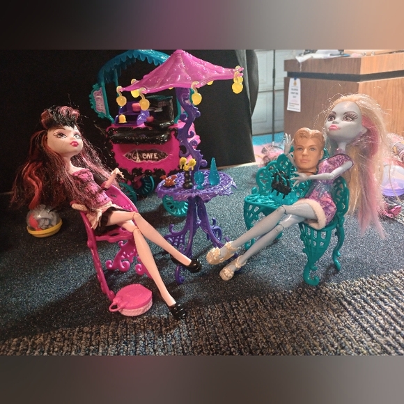 Monster High Cafe Cart+Disembodied Ken(Dolls not included)NOW WITH 2 KENS! - Picture 4 of 10
